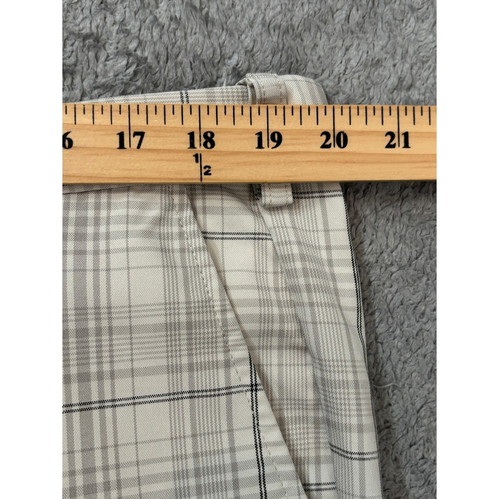 Haggar Mens Plaid Flat Front Golf Shorts Beige Gray Size 40 Polyester Casual - Picture 4 of 8
